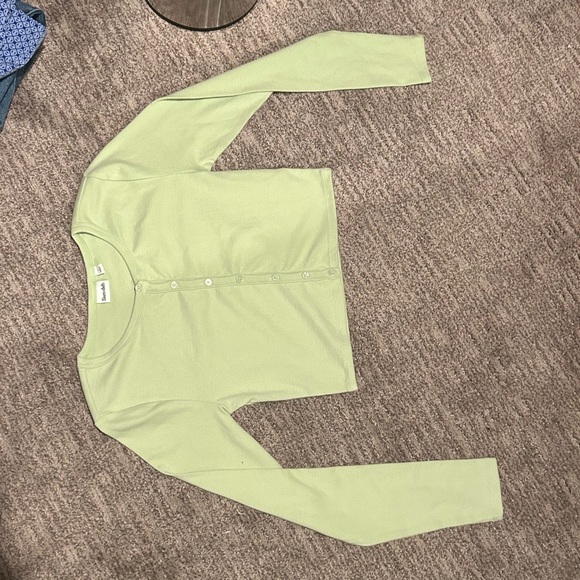 Aritzia apple long sleeve. Bright green - Picture 4 of 8